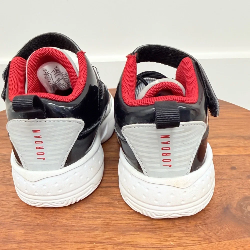 Jordan Max Aura 2‎ Toddler sneakers